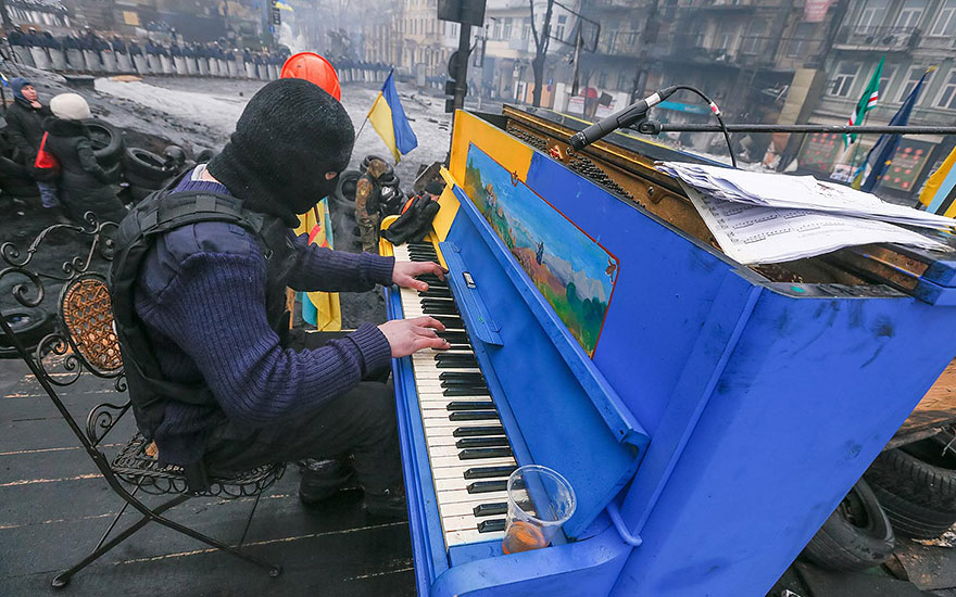 street-pianos-play-me-im-yours-project-kiev__880