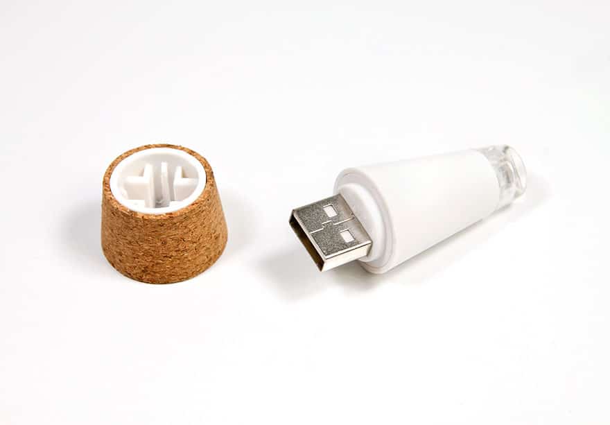 rechargeable-usb-led-bottle-light-suck-uk-5