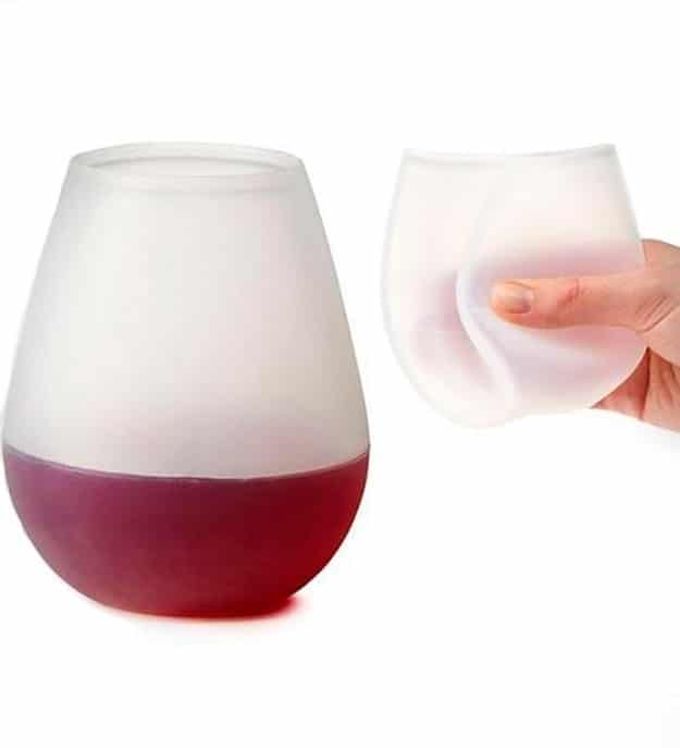 copa de plástico para tomar vino en tu bañera